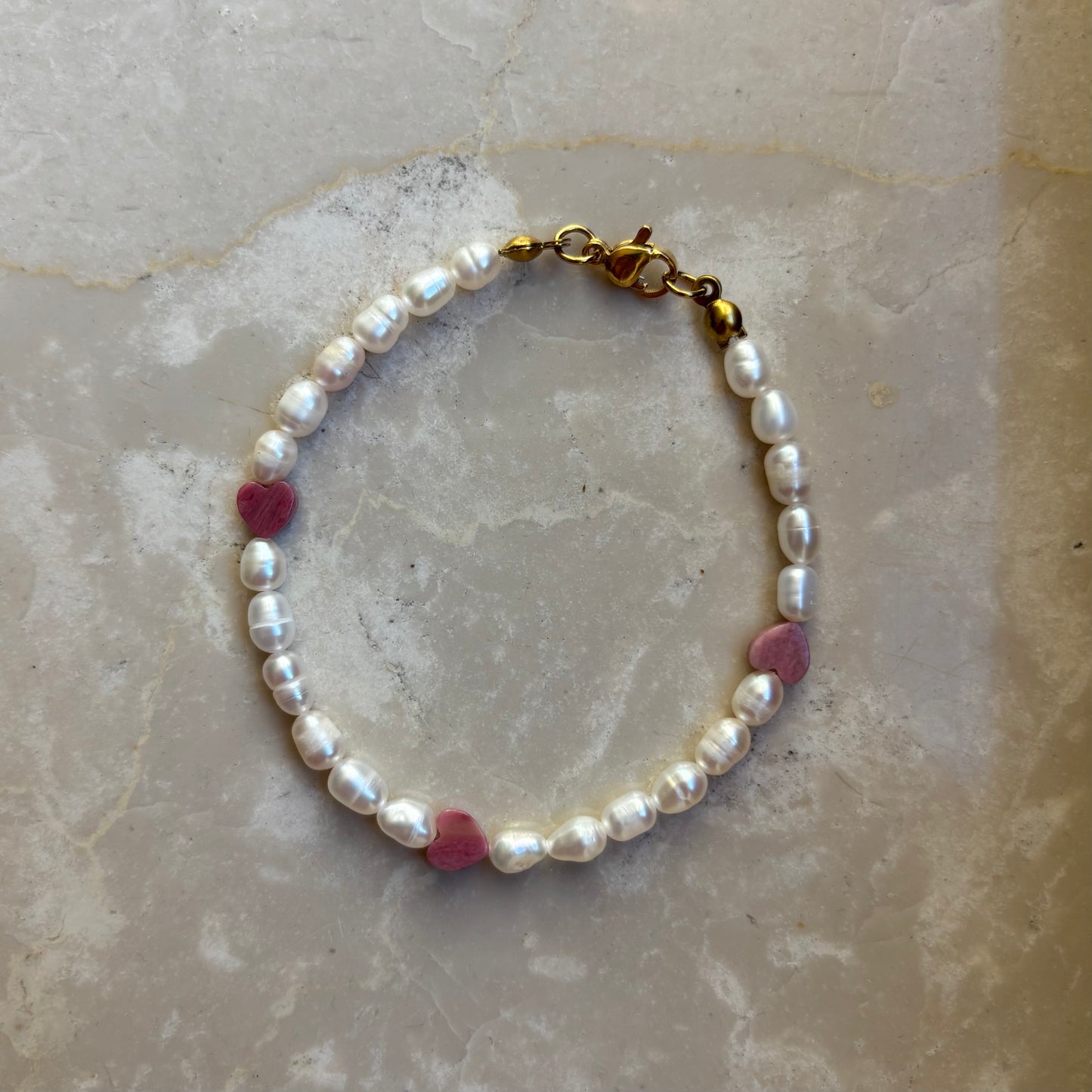Filigranes Armband mit Süßwasserperlen Heart