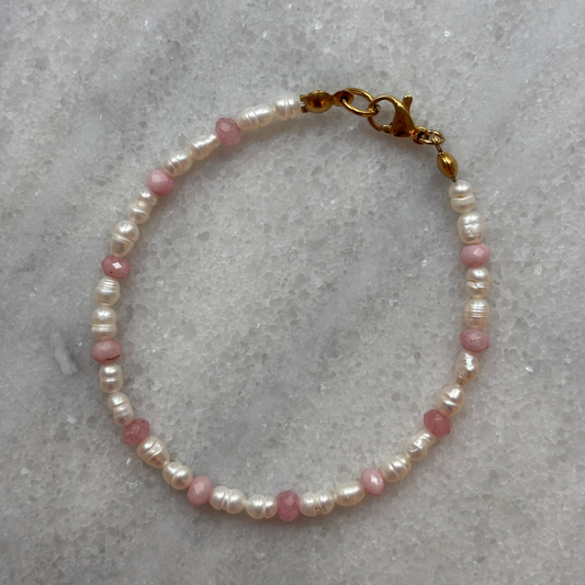 Filigranes Armband mit Süßwasserperlen Rosie